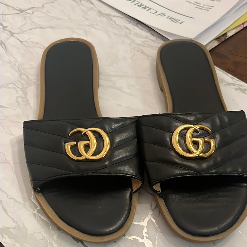 Black slides . Great Condition. Size 7